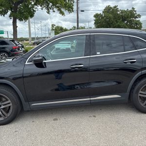 MERCEDES-BENZ GLA - 4