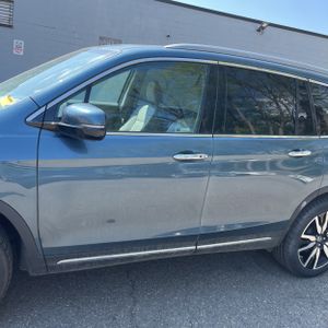 HONDA PILOT TOURING W/REAR CAPTAIN'S CHAIRS - 4