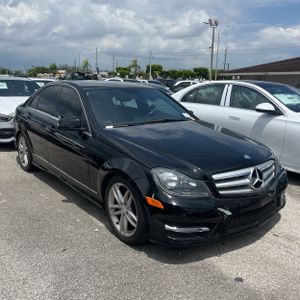 صورة 8 لـ 2013 Mercedes-BENZ C 250 SPORT
