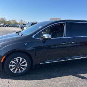 CHRYSLER PACIFICA HYBRID LIMITED - 2