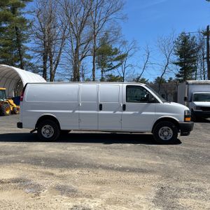 CHEVROLET EXPRESS 2500 - 9