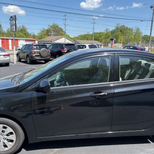 HYUNDAI ACCENT SE - 4