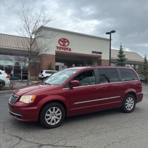 CHRYSLER TOWN AND COUNTRY TOURING - 1