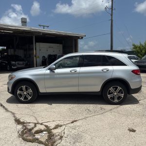 2016 Mercedes-BENZ GLC photo 3