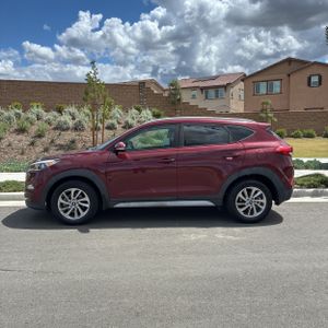 HYUNDAI TUCSON SE PLUS - 3