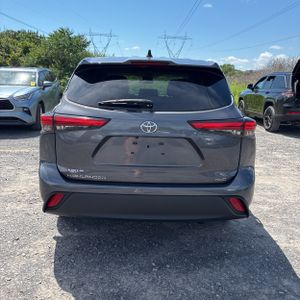 2022 Toyota HIGHLANDER L photo 7