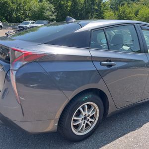 صورة 9 لـ 2017 Toyota PRIUS THREE