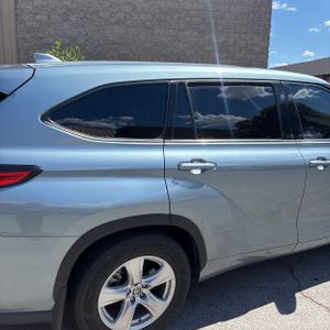 2021 Toyota HIGHLANDER LE photo 9