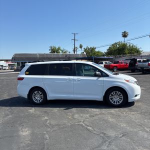 TOYOTA SIENNA - 10