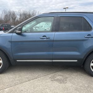 FORD EXPLORER XLT - 4