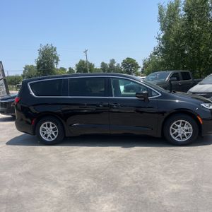 صورة 10 لـ 2024 Chrysler PACIFICA TOURING L