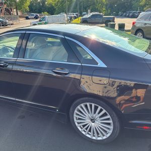2017 Lincoln MKZ HYBRID RESERVE photo 6