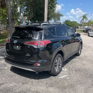 صورة 8 لـ 2016 Toyota RAV4 HYBRID XLE