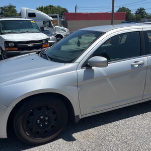 2011 Chrysler 200 LX 照片 2