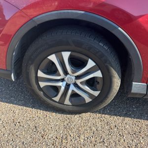 صورة 17 لـ 2017 Toyota RAV4 LE