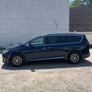 2018 Chrysler PACIFICA TOURING L — фото 3