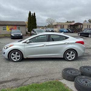 HYUNDAI ELANTRA GLS - 3