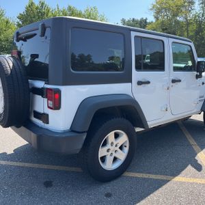 صورة 9 لـ 2017 JEEP WRANGLER UNLIMITED SPORT