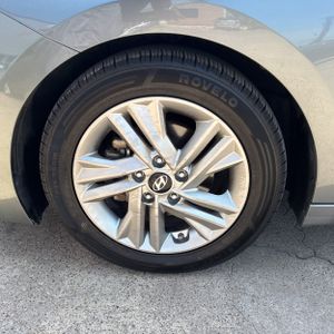 2019 Hyundai ELANTRA SEL — миниатюра 17