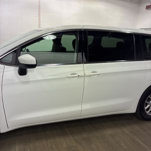 CHRYSLER VOYAGER LX - 4