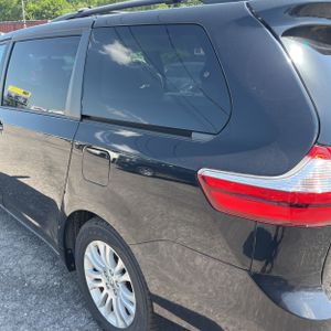 صورة 6 لـ 2015 Toyota SIENNA XLE 8-PASSENGER