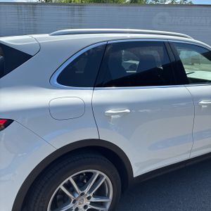 PORSCHE CAYENNE PLATINUM EDITION - 9