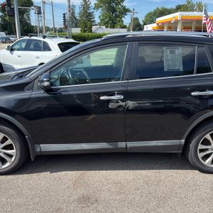 2018 Toyota RAV4 LIMITED photo 4