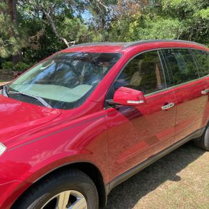 CHEVROLET TRAVERSE LT - 2