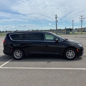 صورة 10 لـ 2024 Chrysler PACIFICA TOURING L