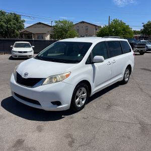 TOYOTA SIENNA - 1