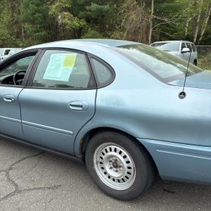 FORD TAURUS SE - 6