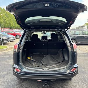 2018 Toyota RAV4 LE — фото 42
