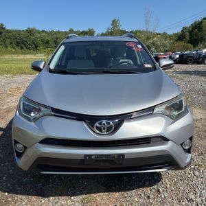 صورة 10 لـ 2016 Toyota RAV4 XLE