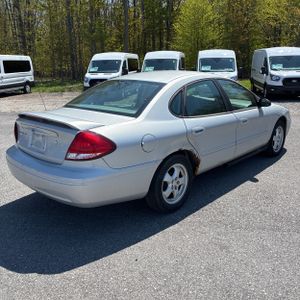 FORD TAURUS SE - 8
