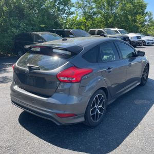 FORD FOCUS SE - 8