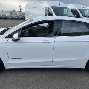 FORD FUSION HYBRID SE - 4