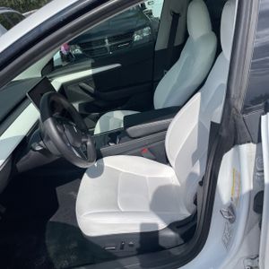 TESLA MODEL 3 BASE - 3