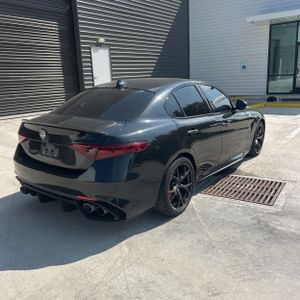 صورة 8 لـ 2021 ALFA Romeo GIULIA QUADRIFOGLIO RWD