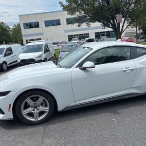 2026 FORD MUSTANG ECOBOOST PREMIUM — фото 2