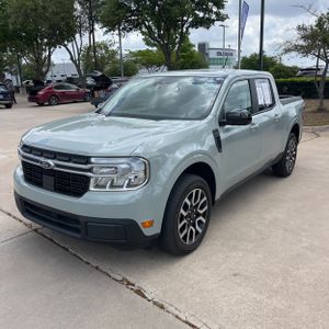 FORD MAVERICK LARIAT - 1