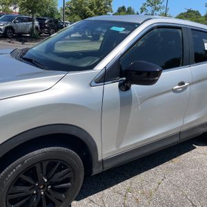 2023 Mitsubishi ECLIPSE CROSS LE photo 2