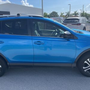 2017 Toyota RAV4 LE 缩略图 11