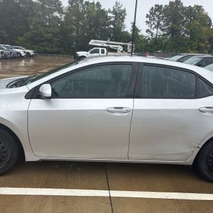 2015 Toyota COROLLA LE photo 4