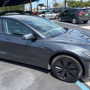 صورة مصغرة 13 لـ 2025 Tesla MODEL 3 LONG RANGE