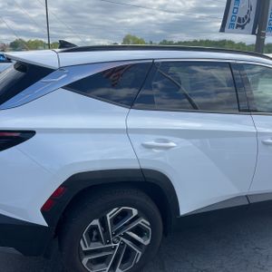 HYUNDAI TUCSON LIMITED - 9