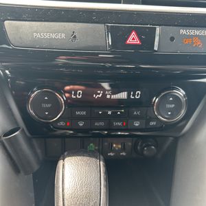 صورة 37 لـ 2019 Mitsubishi ECLIPSE CROSS SE