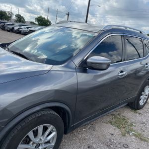 2019 Nissan ROGUE SV 照片 2