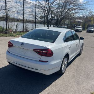 VOLKSWAGEN PASSAT 1.8T SE - 8