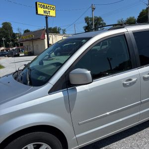 صورة 2 لـ 2010 Chrysler TOWN AND COUNTRY TOURING