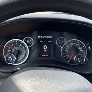 2024 RAM 3500 TRADESMAN thumbnail 38